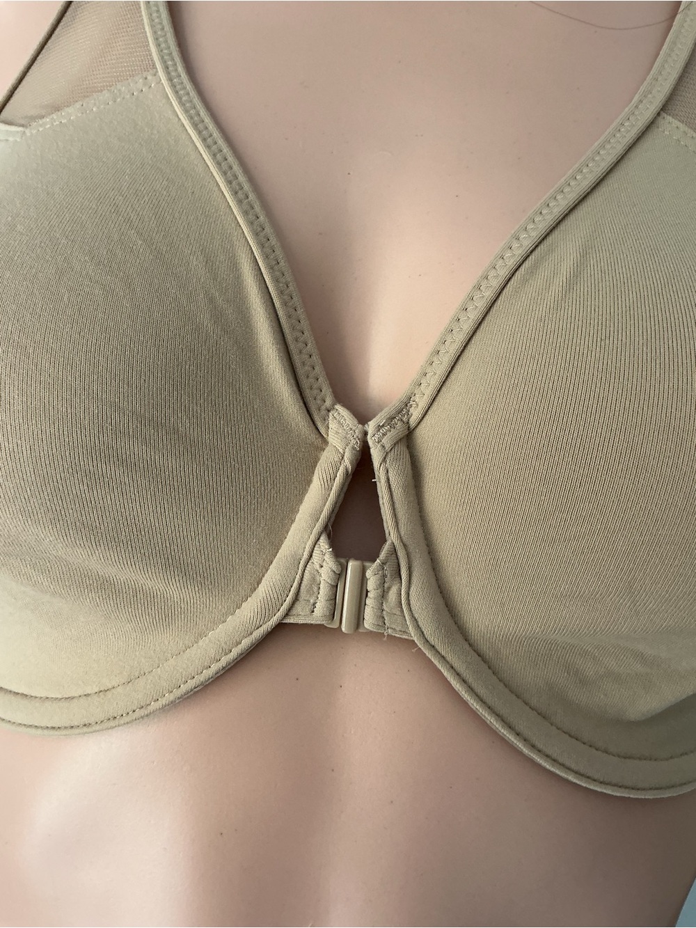 Wacoal Nude Front-Closure Underwire Bra - Picture 7 of 11